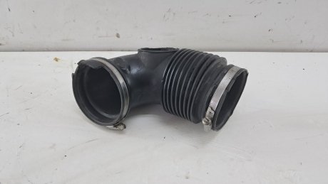Патрубок воздушного фильтра 530I X5 E70 X3 3.0i 2005 BMW 13717521029