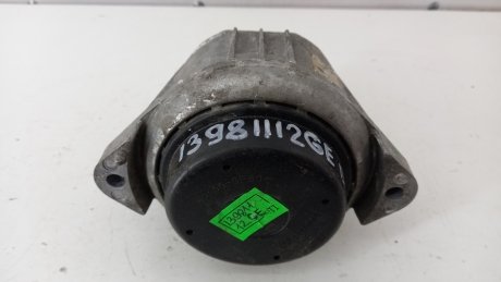 Подушка двигуна E87 E90 E91 2010 рр. BMW 13981112GE (фото 1)