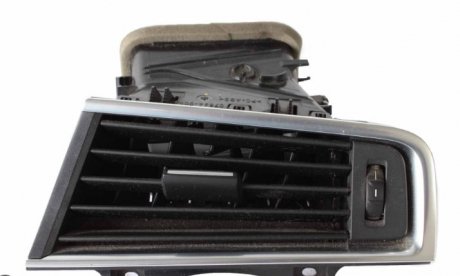 Центральна вентиляційна решітка 5 GT F07 F10 F11 2014 BMW 16828110