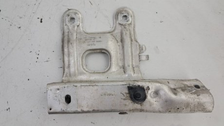 Кронштейн усилителя бампера F20 F21 F30 F31 BMW 51117266194