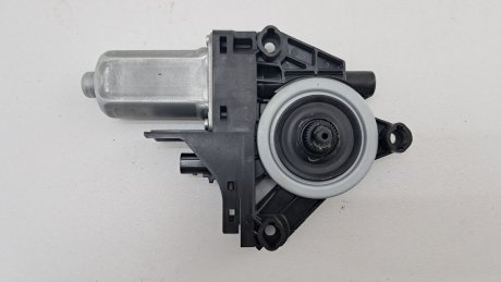 Моторчик стеклоподъемника задний правый Jeep Cherokee 2015 JEEP/CHRYSLER/DODGE 931403103