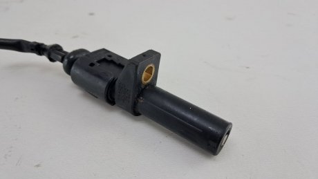 Датчик положения коленвала Mercedes W203 W212 MERCEDES-BENZ A0031532828