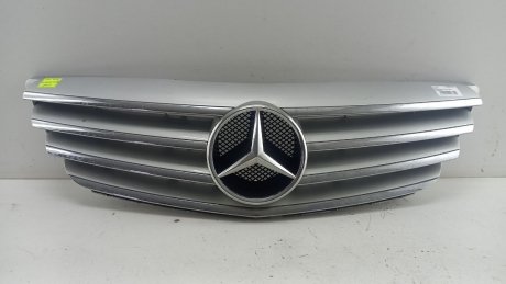 Решітка Mercedes B170 2007 рр. MERCEDES-BENZ A1698800783