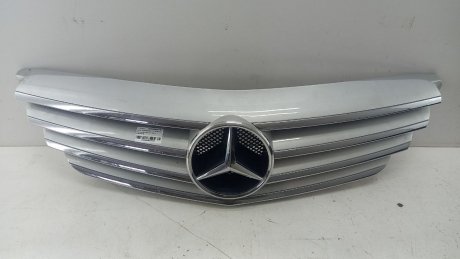 Решітка Mercedes B170 2007 рр. MERCEDES-BENZ A1698800783