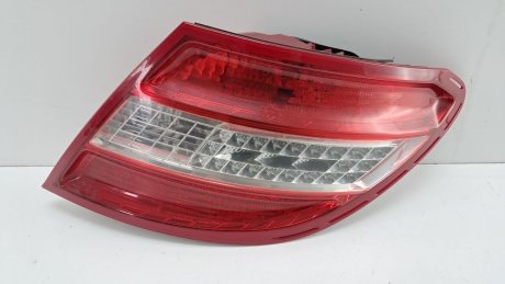 Фонарь задний правый Mercedes W204 2007-2011 гг MERCEDES-BENZ A2048202064