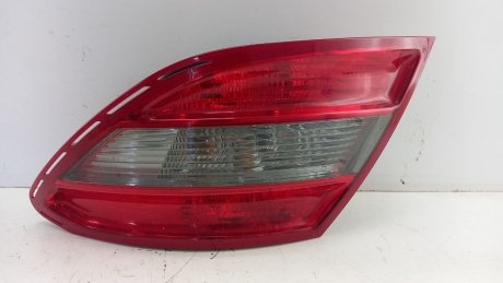 Ліхтар задній правий Mercedes W204 2006-2014 рр. MERCEDES-BENZ A2048203064