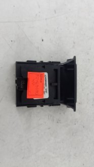 Кнопка стояночного тормоза Mercedes B-class W246 2012 гг MERCEDES-BENZ A2469050451