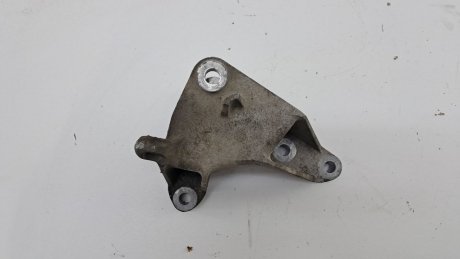 Кронштейн коробки КПП Insignia 2.0 CDTI 2008-2013 гг Opel 13228288