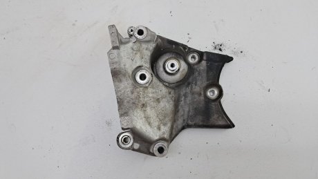 Кронштейн двигателя правый Insignia 2.0 CDTI A20DTH 2008-2017 гг Opel 55566020