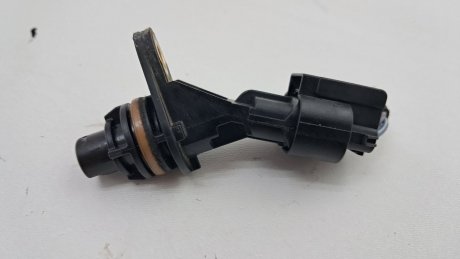 Датчик положення розподільного валу ford focus 1.0 ecoboost Opel CM5112K073BB