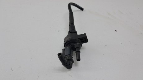 Клапан вентиляции топливного бака Citroen C3 C4 1.2L 2014 гг Peugeot/Citroen 9671744280