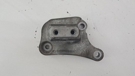 Кронштейн опори КПП Citroen C4 Peugeot 508 2.0 BlueHDI 2016 Peugeot/Citroen 9673773380