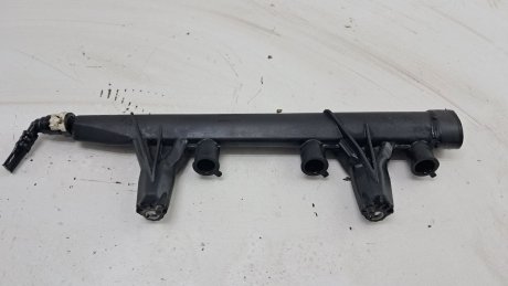 Топливная рампа Citroen C3 1.2L 2016 гг Peugeot/Citroen 9676020480