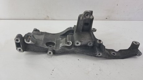 Кронштейн генератора Citroen C4 Peugeot 508 2.0 BlueHDI 2016 Peugeot/Citroen 9804333180