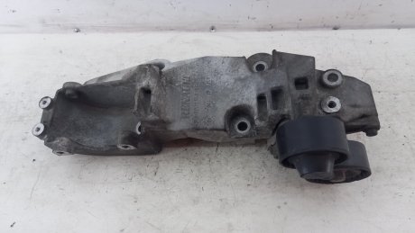 Кронштейн генератора Trafic 2.0 dCI 2010 гг RENAULT 8200358356 (фото 1)