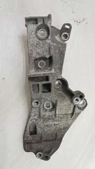 Кронштейн генератора Megane III 1.5 dCi 2009-2016 RENAULT 8200669495