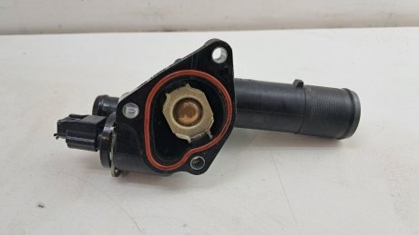 Корпус термостата Megane III 1.5 dCi 2009-2016 RENAULT 8200954328
