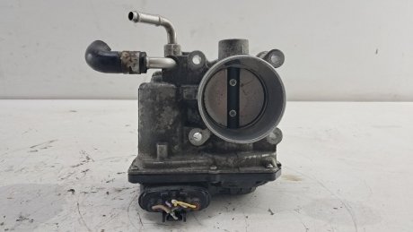 Дроссельная заслонка Yaris 1.33 16V 2006-2011 гг TOYOTA 2203047010