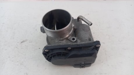 Дросельна заслінка Hilux 2.4D 2015-2019 TOYOTA 261000E010