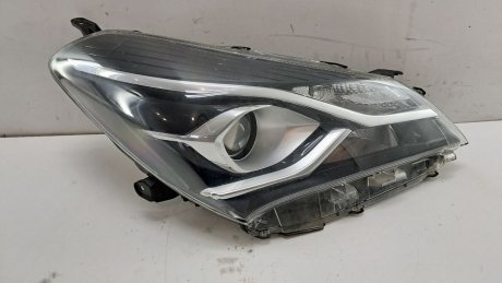 Фара права Yaris 2017-2020 TOYOTA 811300DK00