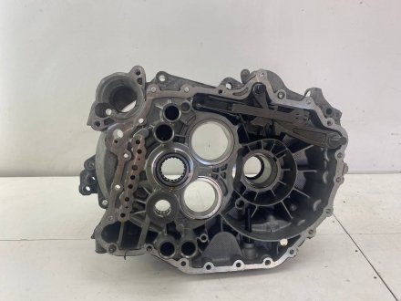 Корпус передний АКПП Audi A3 8V 2.0 TDI DQ250 2010 VAG 02E301107