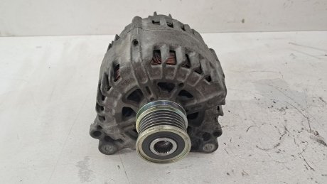 Генератор Audi A4 B8 A5 Q5 2.0 TDi 2010 рр VAG 03G903016G