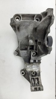 Кронштейн генератора Audi A4 B7 2.0 TDI 2004-2007 гг VAG 03G903143D