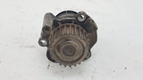 Водяной насос Audi A4 B7 2.0 TFSI 2006 VAG 06A121031C