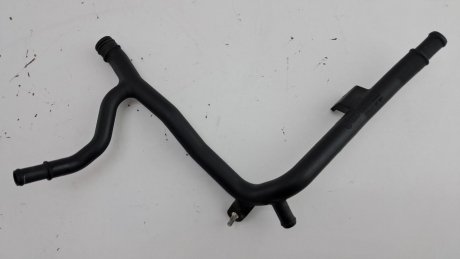 Патрубок радіатора Volkswagen Caddy Golf 5 2004 рр. VAG 06A121065DP