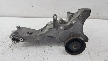 Кронштейн генератора Audi A4 A7 2.0 TFSI 2007 рр. VAG 06D903143D