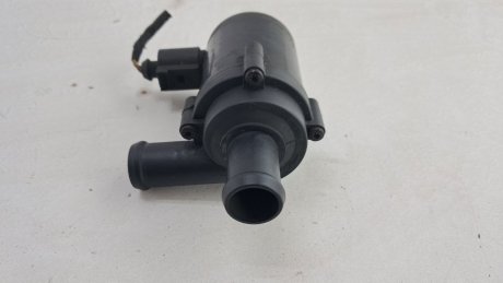 Водяный насос Volkswagen Golf 6 2008-2012 гг VAG 1K0965561L