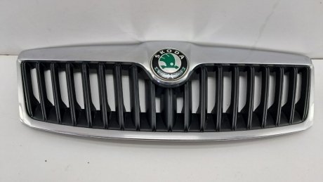 Решетка Skoda Octavia A5 2008-2013 гг VAG 1Z0853651C