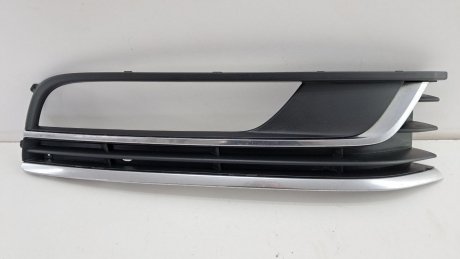 Решетка противотуманки правая Volkswagen Passat B7 2010-2015 гг VAG 3AA853666