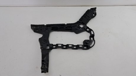 Кронштейн бампера правий Volkswagen Passat B8 2017 рр VAG 3G9807376