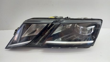 Фара левая Skoda Octavia III 2020 VAG 5E1941015F