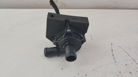 Водяний насос Volkswagen Golf 7 1.4 TSI 2013-2017 рр. VAG 5Q0965567