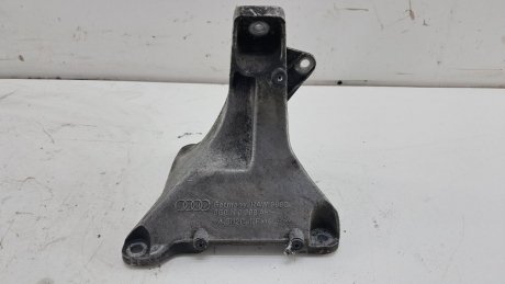 Кронштейн двигуна правий Audi A4 B7 2.0 TFSI 2004-2007 рр. VAG 8E0199308AH