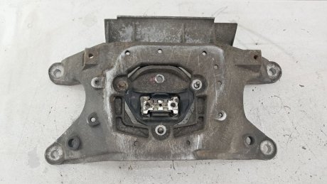 Кронштейн коробки КПП Audi A4 A5 Q5 VAG 8K0399263K