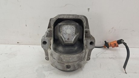 Подушка двигателя правая Audi A4 B8 2008-2015 гг VAG 8R0199381