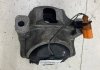 Подушка двигуна права A4 B8 2008-2015 VAG 8R0199381 (фото 1)