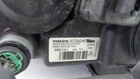 Фара правая S60 V70 2009 гг VOLVO 30784249